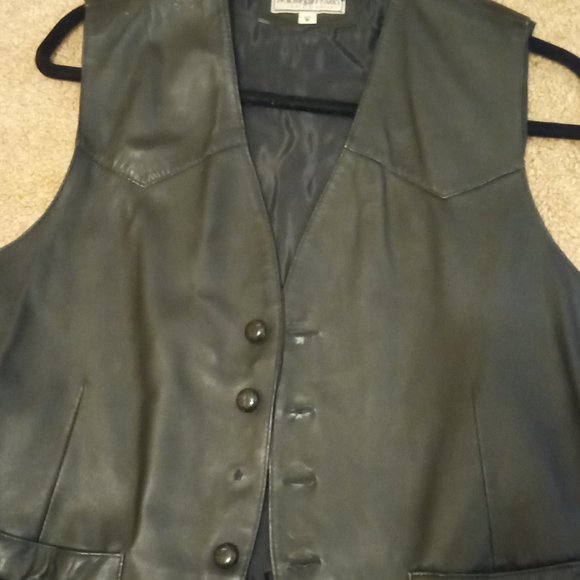 Northern Plains Leather Vest - Picture 1 of 4